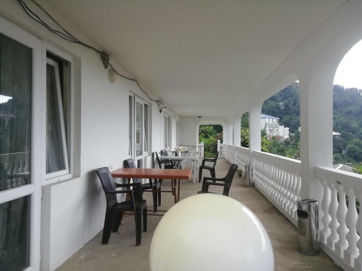 Geno Guest House Kwariati Exterior foto