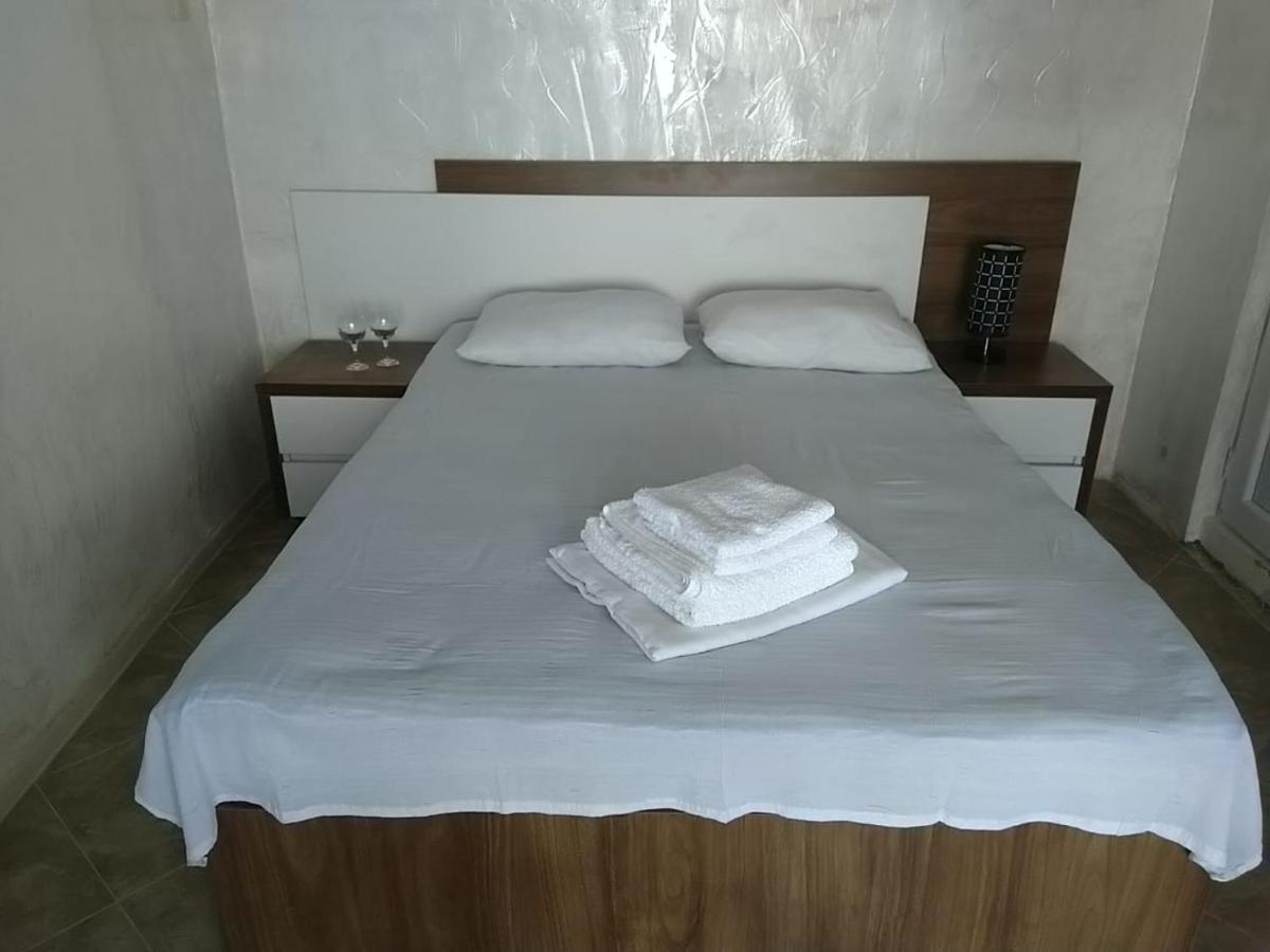 Geno Guest House Kwariati Exterior foto